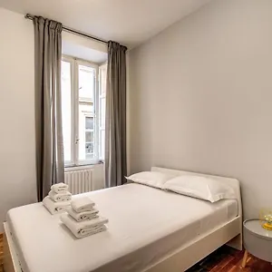 https://family-room-in-via-del-corso-central.it-romehotels.com